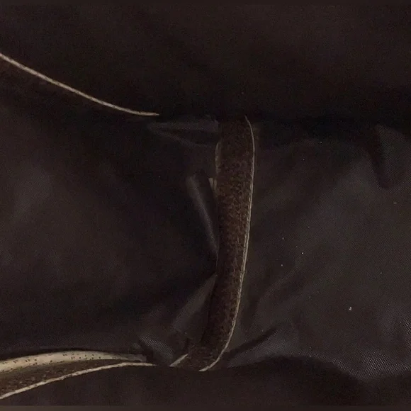 Authentic Vintage Gucci Clutch. Fair condition - Picture 7 of 11